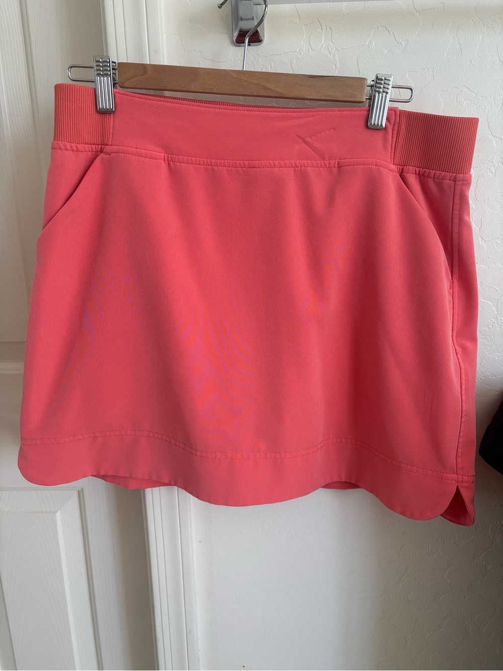 Women’s Coral Active Mini Skirt with Pockets - Picture 1 of 2
